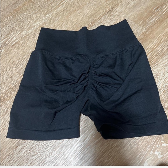 Women's shorts - Picture 2 of 2